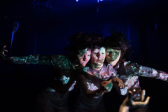 As artistas Carol Martins, Juliana Coutinho e Renata Ibis em cena
