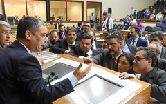 Votação foi realizada na tarde desta quarta-feira
