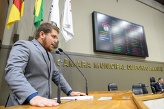 Belasquem, do DCE da Ufrgs, esteve na Tribuna Popular desta segunda-feira