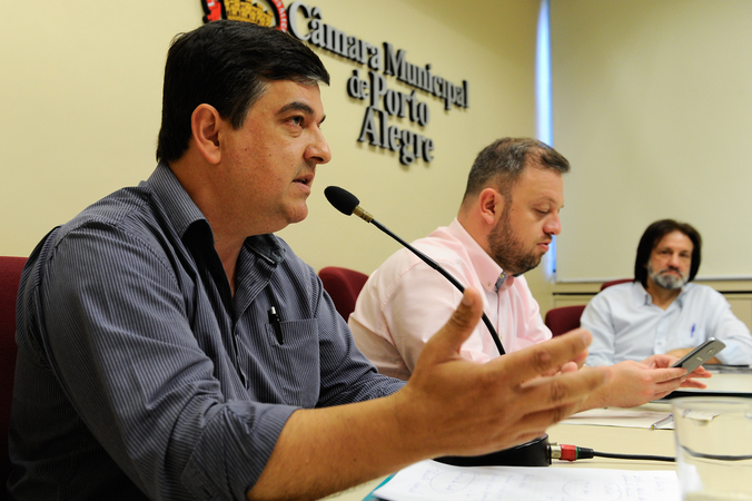 Reunião da Comissão de Saúde e Meio Ambiente sobre a Rede Municipal de Atendimento à Psoríase. Na foto, o vereador José Freitas.