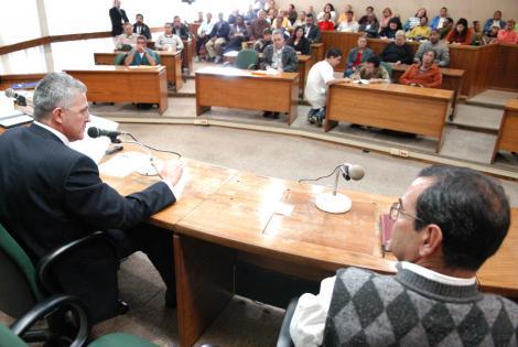 Comassetto e Borck em reunião que lotou plenarinho sobre escrituras do IPE II. Foto: Elson Sempé Pedroso