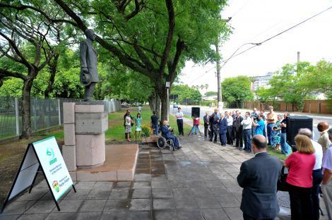 Novo local da estátua de Loureiro da Silva foi inaugurado nesta quarta-feira Foto: Elson Sempé Pedroso