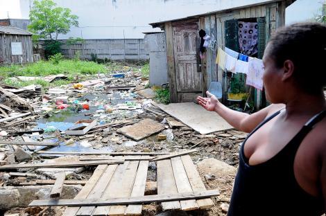 Incômodo há mais de um ano: Moradores de Viamão reclamam de esgoto a céu  aberto