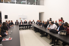 Vereadores recebem o prefeito José Fortunati para entrega de projeto de lei que regilamenta o Uber e outros aplicativos
