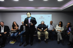 Comissão Especial para tratar dos projetos do Executivo sobre direitos e vantagens dos servidores municipais. Reunião no Simers. Na foto, vereador Dr. Thiago, presidente da comissão (em pé)