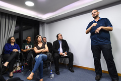 Comissão Especial para tratar dos projetos do Executivo sobre direitos e vantagens dos servidores municipais. Reunião no Simers. Na foto, municipário fala sobre os projetos
