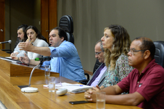 Reunião da Comissão Especial para tratar dos projetos do Executivo sobre direitos e vantagens dos servidores municipais. Apresentação do Relatório da Comissão Especial.
