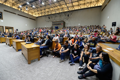 Reunião da Comissão Especial para tratar dos projetos do Executivo sobre direitos e vantagens dos servidores municipais. Apresentação do Relatório da Comissão Especial.