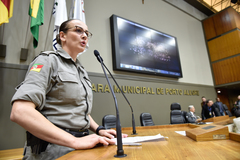 Capitã Clarice Heck, coordenadora da Patrulha, discursou no plenário