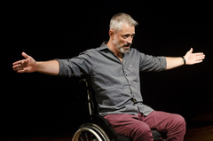 Luciano fala de vivências próprias e de personagens com deficiência