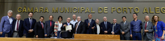 A homenagem proposta por Adeli foi realizada na sessão plenária