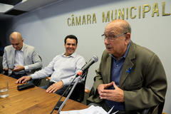 Organização de trabalhos da Comissão Especial de Transporte Coletivo. Na foto, ao microfone, o vereador Reginaldo Pujol.