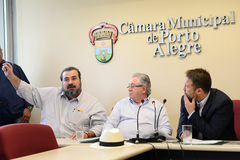 Reunião entre Comissão de Constituição e Justiça e a Guarda Municipal de Porto Alegre. Na foto, da esquerda para à direita, os vereadores Cláudio Janta, Adeli Sell e Mendes Ribeiro.