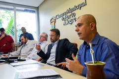 Reunião entre Comissão de Constituição e Justiça e a Guarda Municipal de Porto Alegre. Na foto, ao microfone, o vereador Luciano Marcantônio.