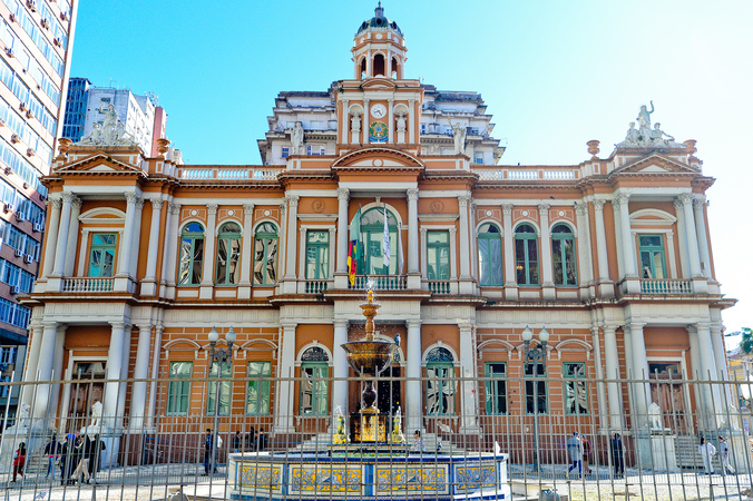 Prédio da Prefeitura Municipal de Porto Alegre.
