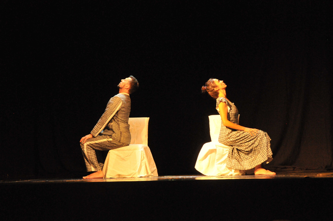 Espetáculo de dança SeteOito - Impermanências. III Mostra de Artes Cênicas e Música do Teatro Glênio Peres.