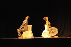 Os bailarinos Marco Fillipin e Thaís Petzhold em cena 