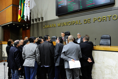 Vereadores reunidos no Plenário Otávio Rocha, nesta segunda-feira