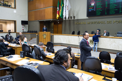 Com 15 votos sim e 19 votos não, os vereadores rejeitaram projeto
