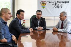 Termo de repasse foi assinado pelo presidente Trogildo (c)