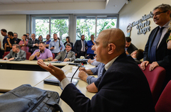 Reunião da Comissão de Constituição e Justiça. Na foto, o vereador Luciano Marcantonio (ao microfone).