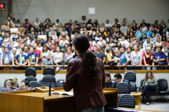 Vereadora Fernanda Melchionna (PSOL) na tribuna na sessão desta quarta-feira