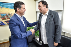 Presidente Valter Nagelstein  recebe a visita do Presidente da União de Vereadores do Brasil, Vereador Gilson Conzatti, do Distrito Fedeal. À esquerda, Gil Almeida, chefe de gabinete da Presidência.
