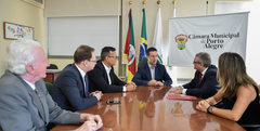 Presidente (c) recebeu grupo de procuradores do Município
