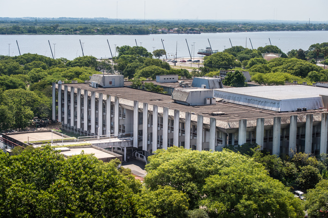 Vista da Câmara Municipal, Palácio Aloísio Filho. Fachada.