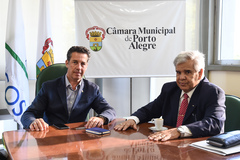 Nagelstein (e) e o vice-presidente do TJM/RS, coronel Carlos Maciel Rodrigues