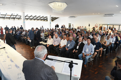 Nagelstein (na primeira fila à direita) no evento realizado na Saba