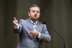 Vereador André Carús na tribuna