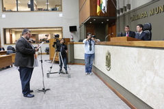 Pedido do vereador Clàudio Janta foi entregue à presidência durante sessão.