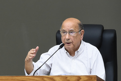 Votação do relatório final da Comissão Especial do Transporte Coletivo. Na foto, vereador Reginaldo Pujol, presidente, ao microfone