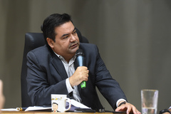 Votação do relatório final da Comissão Especial do Transporte Coletivo. Na foto, o vereador Professor Wambert declara seu voto