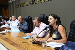 Votação do relatório final da Comissão Especial do Transporte Coletivo. Na foto, vereadora Fernanda Melchionna ao microfone