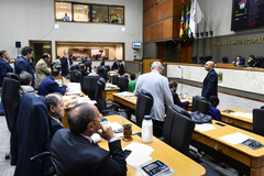 Movimentação em Plenário nesta segunda-feira