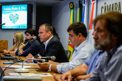 Secretário Erno (centro) destacou realizações feitas do último quadrimestre