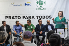 Maria Helena Sartori (d), Nagelstein e vereadores prestigiam o evento