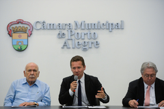 Mauro Zacher, (entre João Dib e Adeli Sell) presidirá a Frente