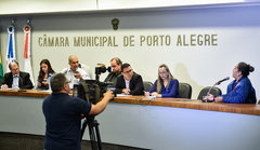 Keli Prado (d) disse que não foi disponibilizado aluguel social para famílias prejudicadas