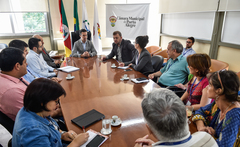 Nagelstein (ao fundo) anunciou nesta manhã a iniciativa do Legislativo