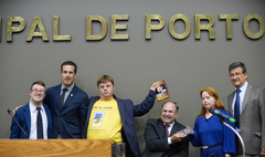 A homenagem foi proposta pelo vereador Paulo Brum (sentado) 