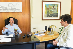 O vereador e o deputado (d) conversaram sobre demandas da cidade e do Estado