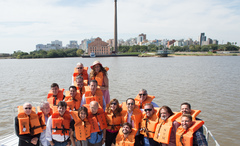 Nagelstein e os colegas vereadores reunidos na proa do Catamarã