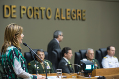Mônica Leal disse ser uma honra poder homenagear as Forças Armadas
