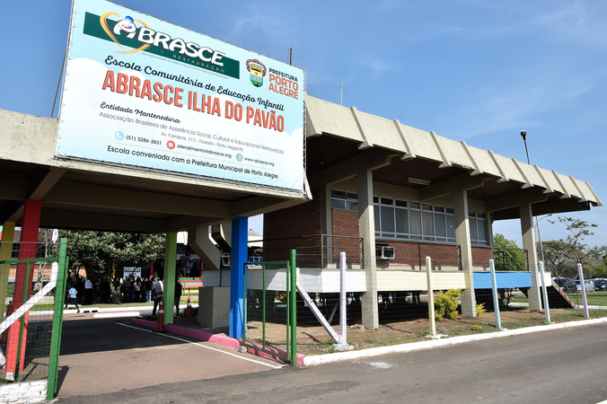 Visita à Ilha do Pavão para participação no Ato de cedência de área para implantação da Escola Comunitária de Educação Infantil Abrasce Ilha do Pavão.