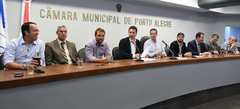 O prefeito apresentou o pacote do Executivo aos vereadores na manhã desta quinta