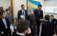 Presidente da CMPA, vereador Valter Nagelstein, recebe no gabinete os alunos do Colégio Israelita, que realizam "posse dos vereadores mirins da cidade laboratório - IR Ktaná