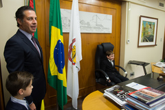 Presidente da CMPA, vereador Valter Nagelstein, recebe no gabinete os alunos do Colégio Israelita, que realizam "posse dos vereadores mirins da cidade laboratório - IR Ktaná